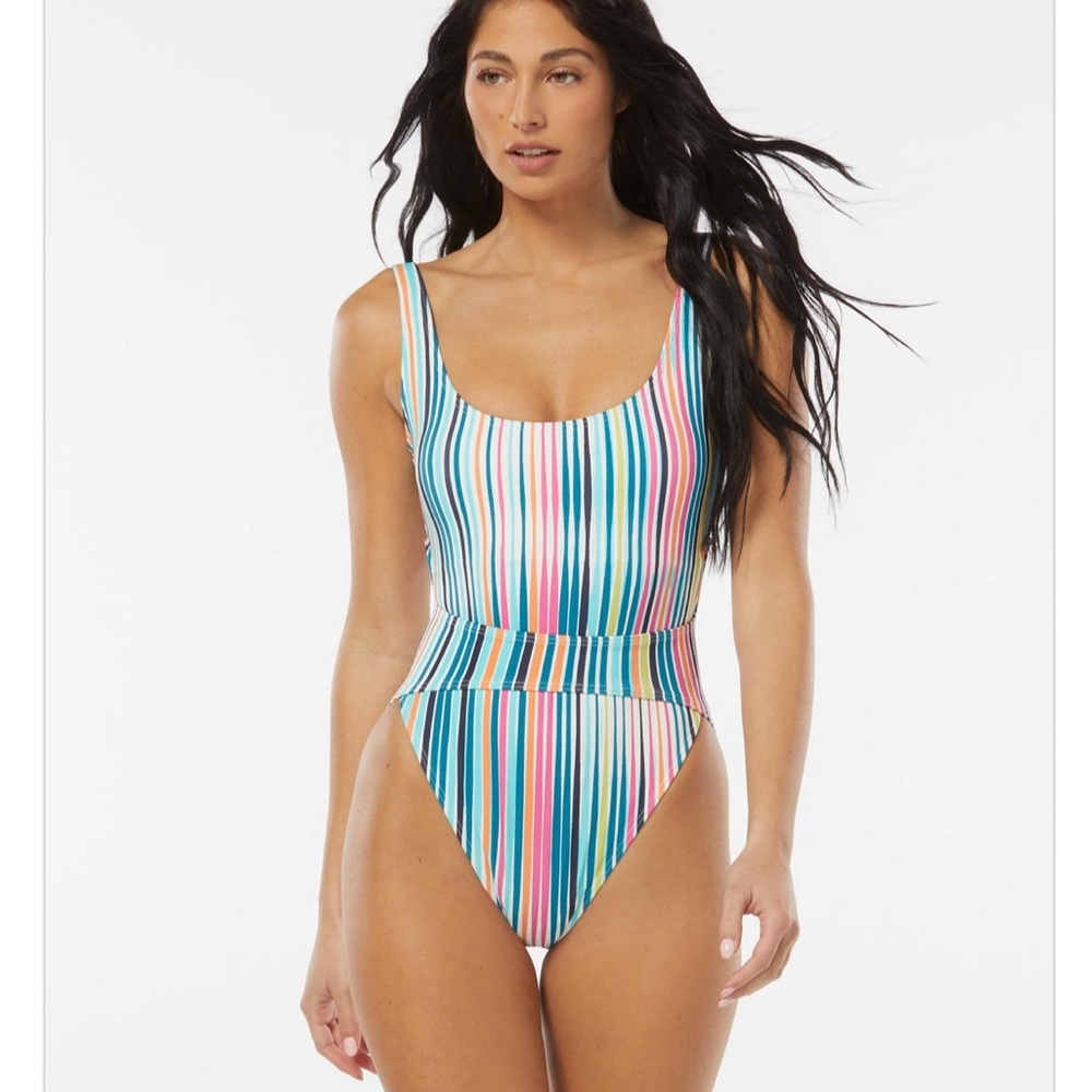 NWT Vincent Camuto High Leg Cut Out Swimsuit